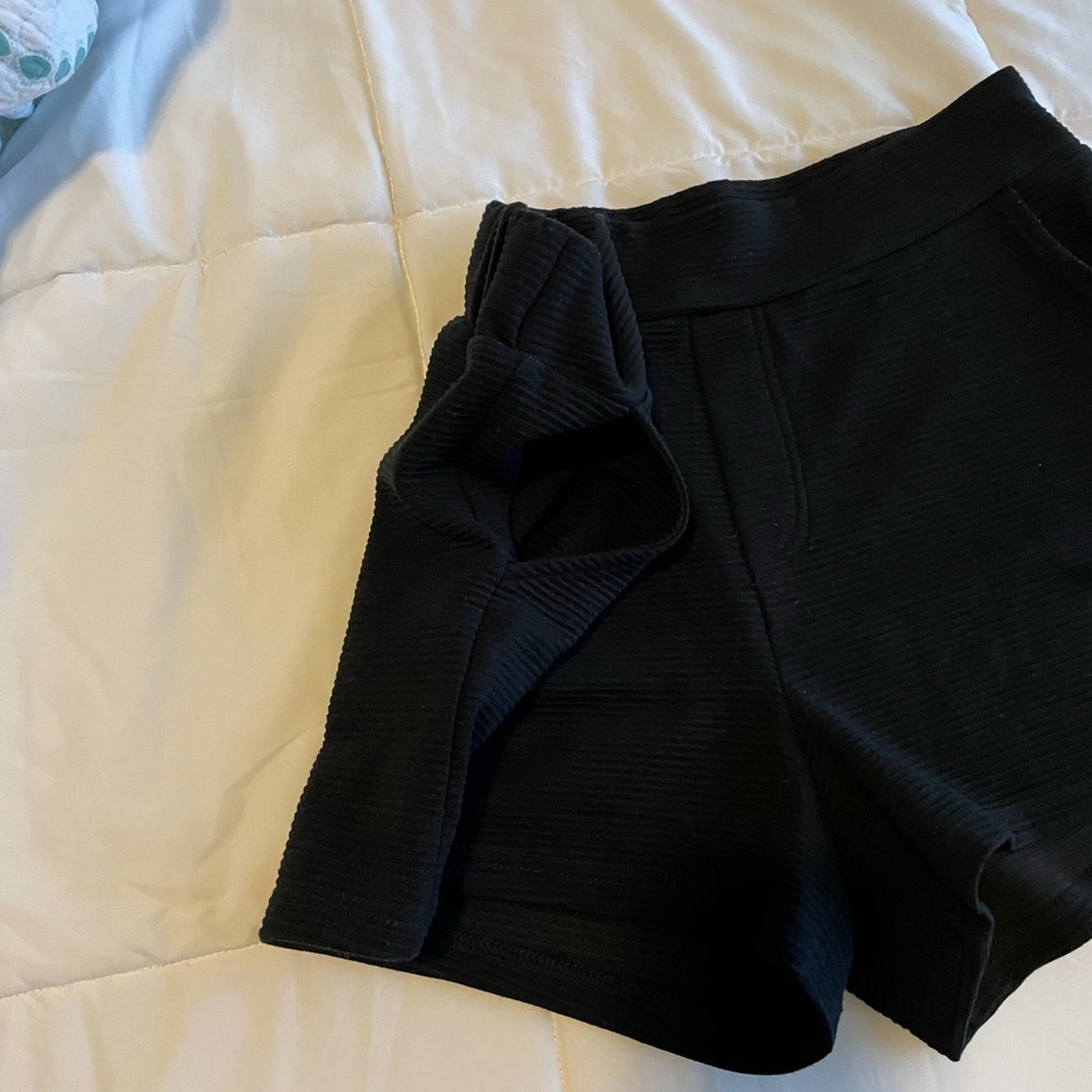 Medium R D style shorts - Picture 2 of 4